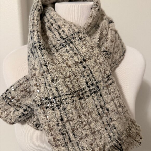 Beautiful Large Wrap with Sparkle - Picture 2 of 3